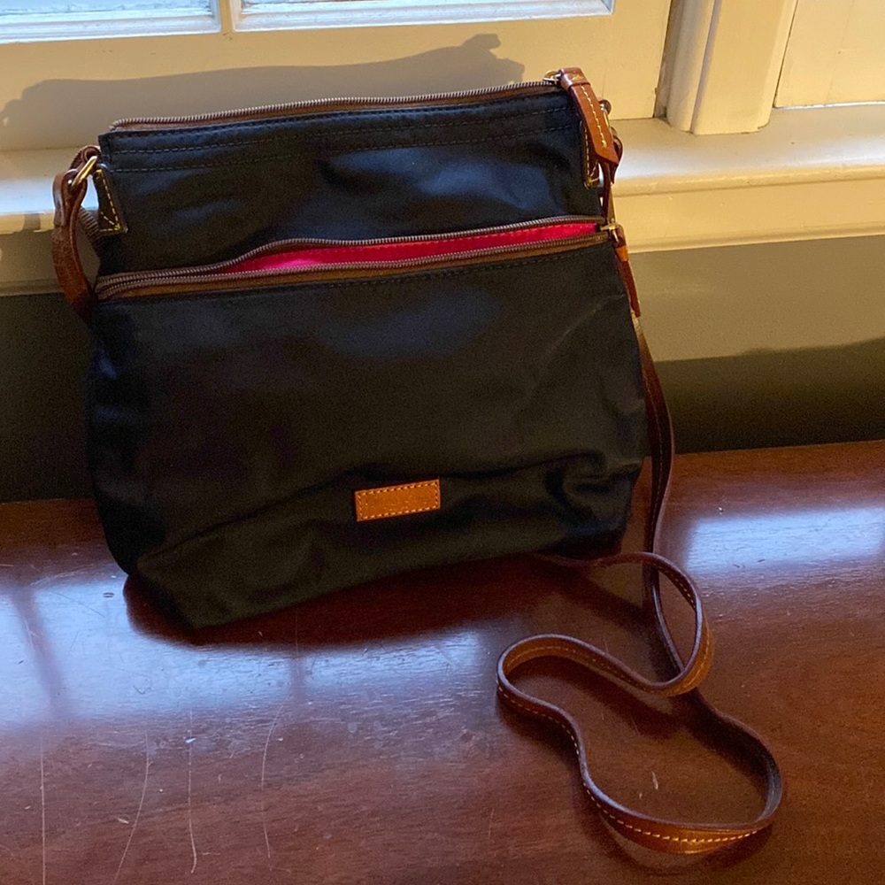 Dooney & Bourke cross body bag